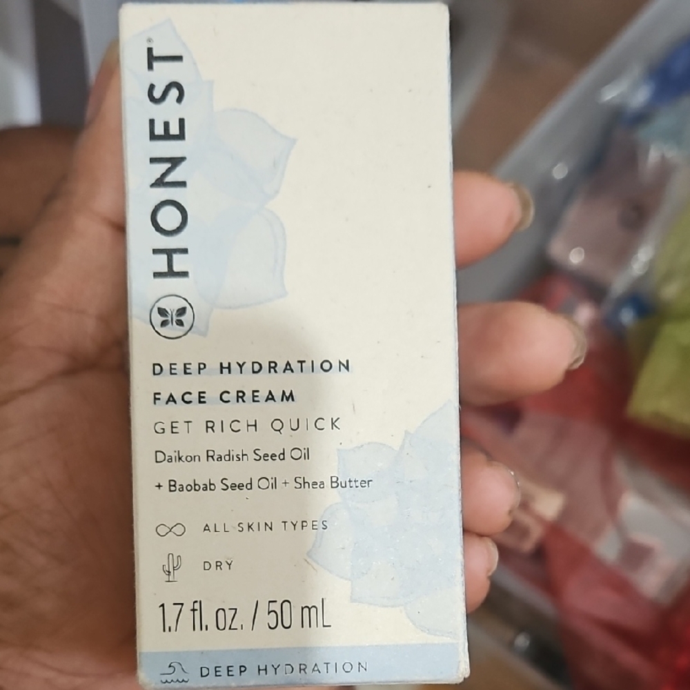 NEST Fragrances White Moisturizer for Deep Hydration